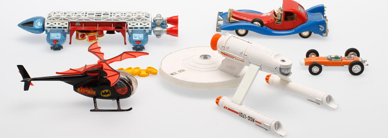 LEKSAKER, 5 delar, plåt, bl.a. Corgi, Dinky Toys och Marx, 1900-tal.