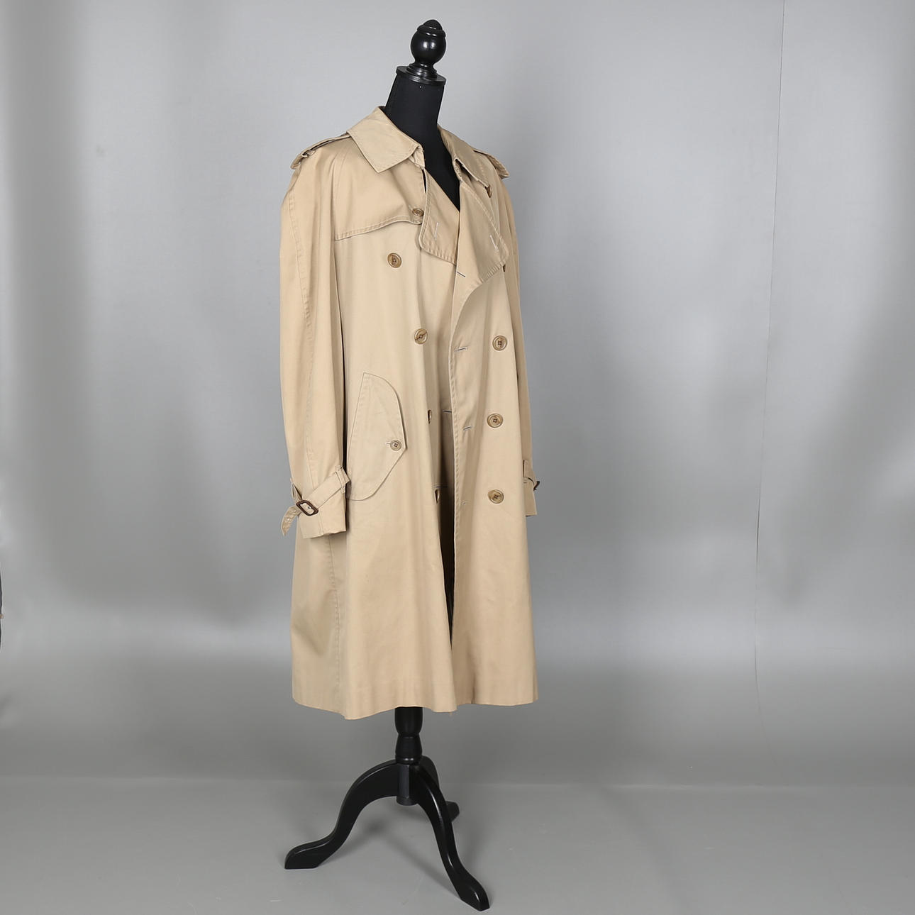 TRENCHCOAT, Burberry, England.