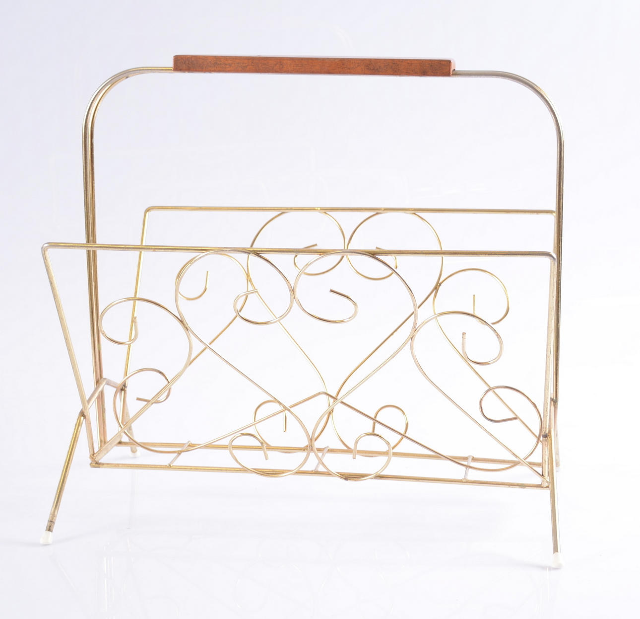 TIDNINGSTÄLL i mässing och teakhandtag, 1900-talets mitt.