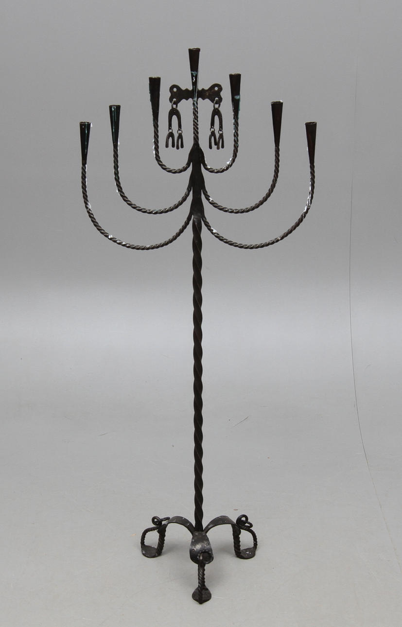 GOLVKANDELABER, 7 ljusarmar, smide, 1900-tal.