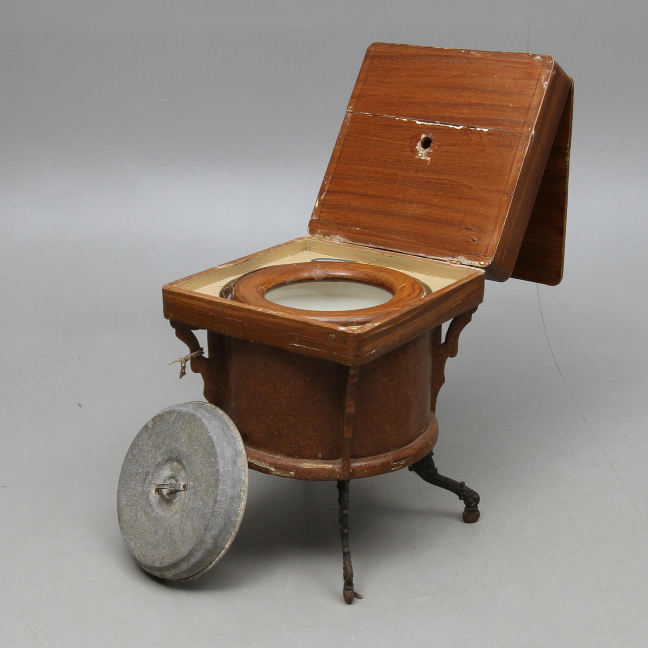 TOALETT/POTTSKÅP, omkring sekelskiftet 1900.