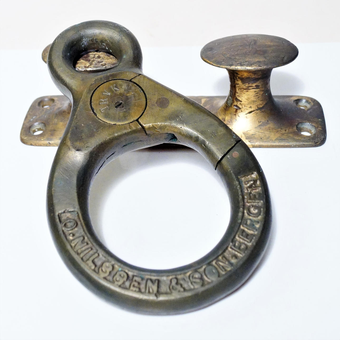 CARBIN HOOK og TAMP FAST, 2 dele, messing, Bergen, Nilssen og søn.