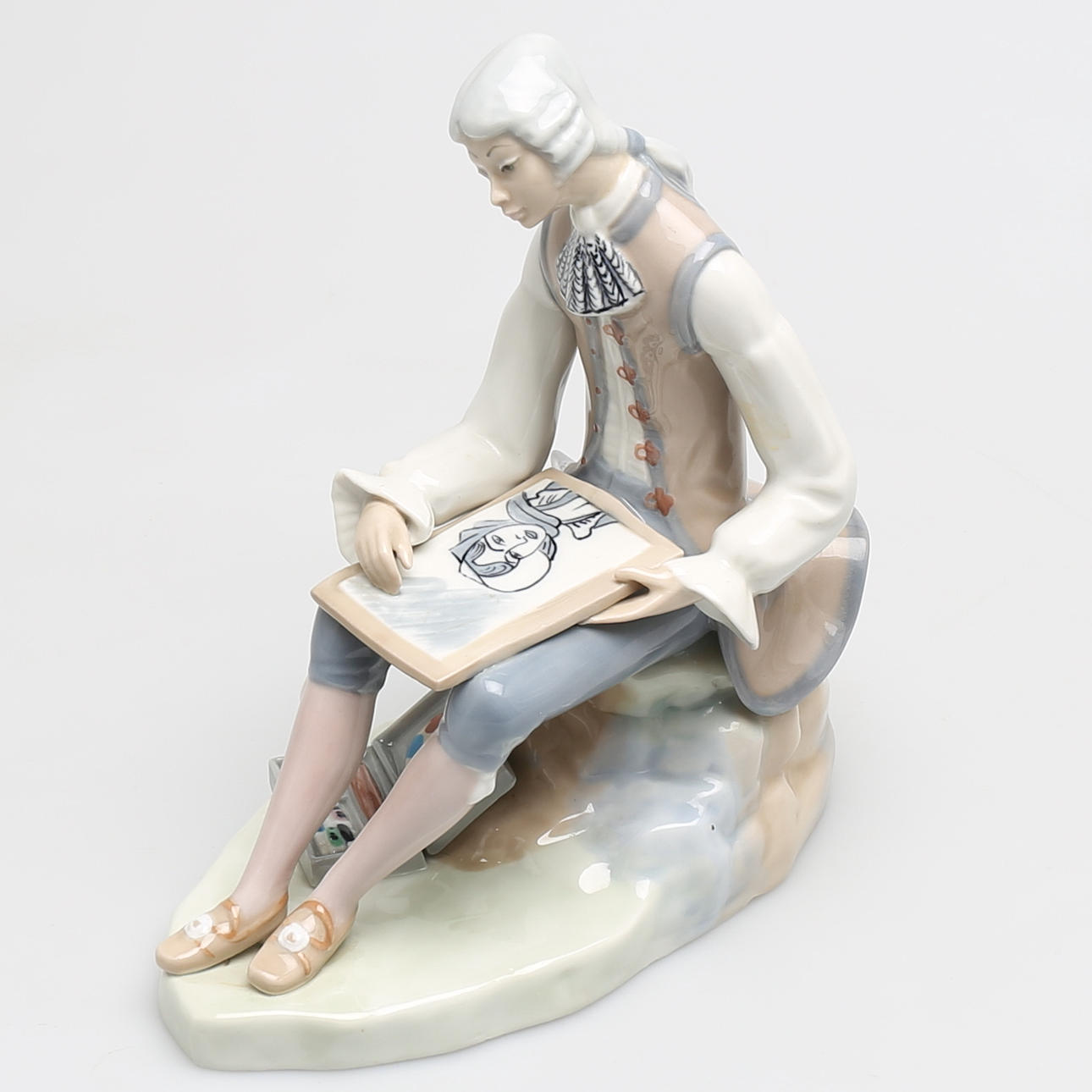 FIGURIN i porslin, målande konstnär, Casades, Spanien.