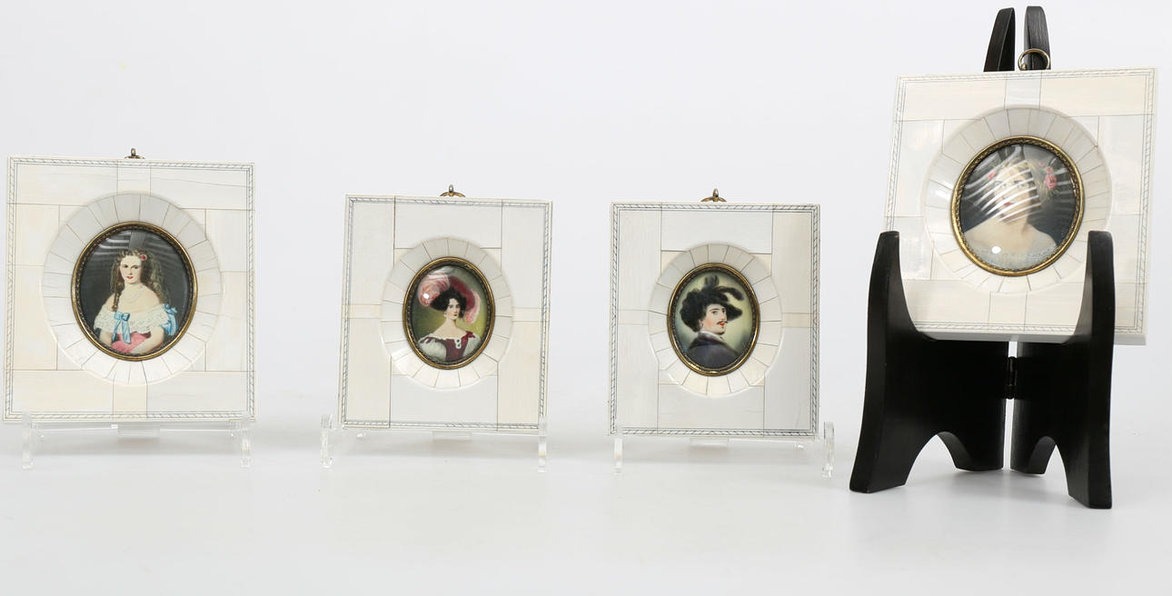 MINIATYRTAVLOR, 4 stycken, bemålade och signerade.