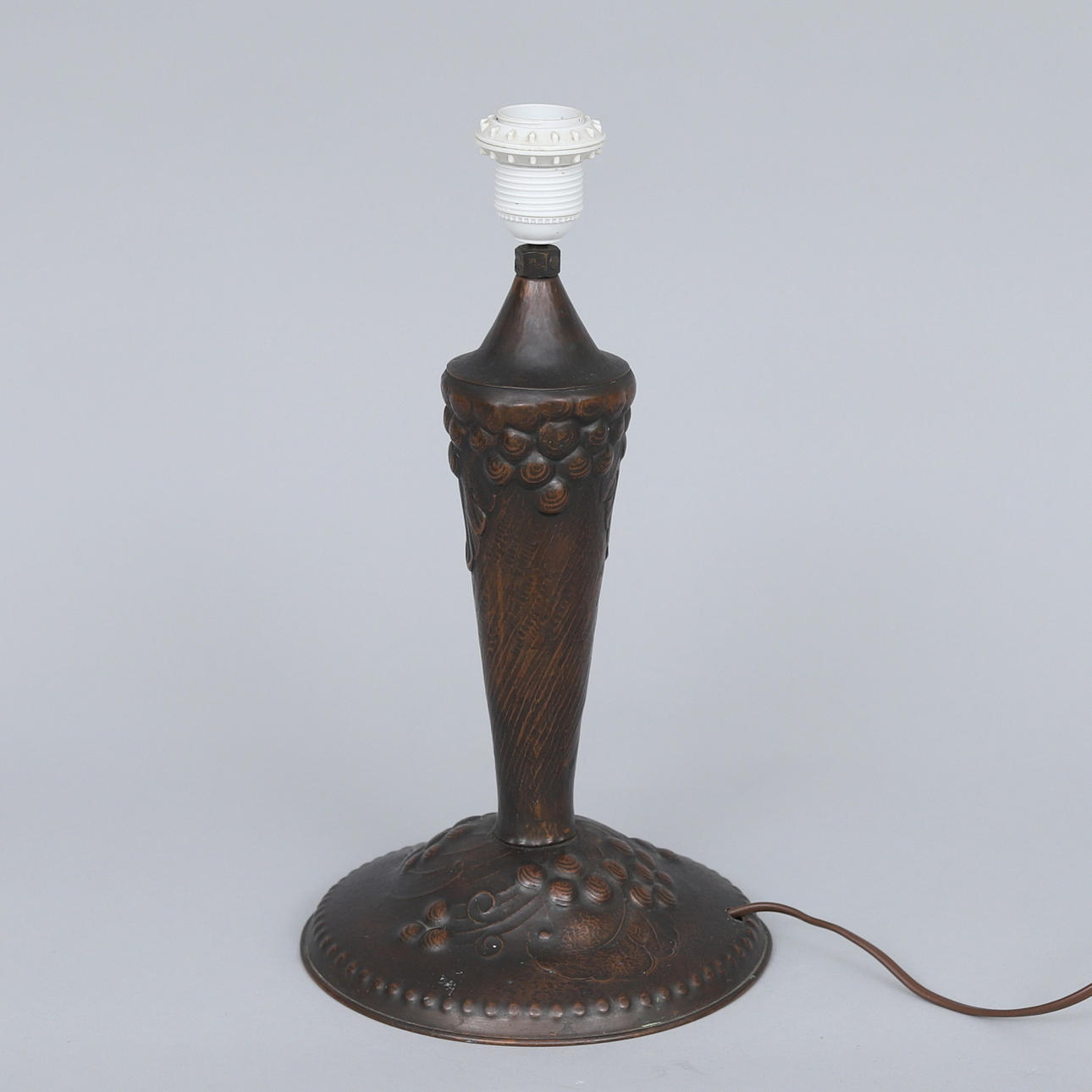 TISCHLAMPE, antik patiniertes Kupfer, Jugendstil.