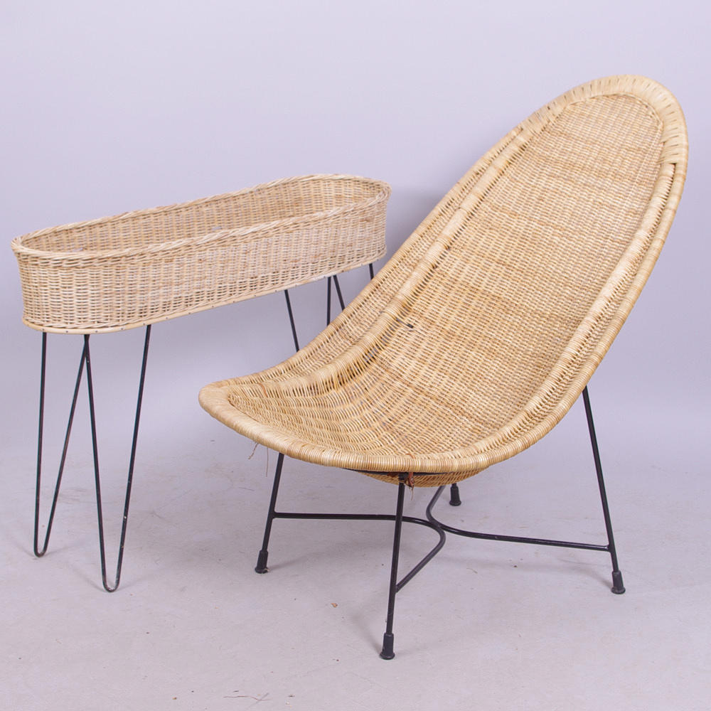 FÅTÖLJ SAMT BLOMBORD, rotting/smide.