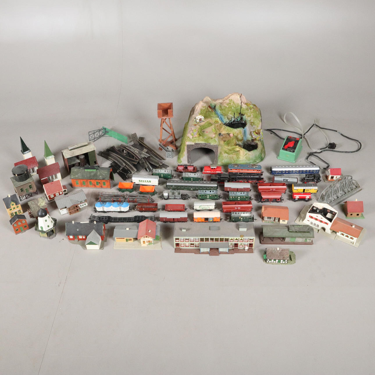 TÅGDELAR, 53 delar, främst Fleischmann, Tyskland.