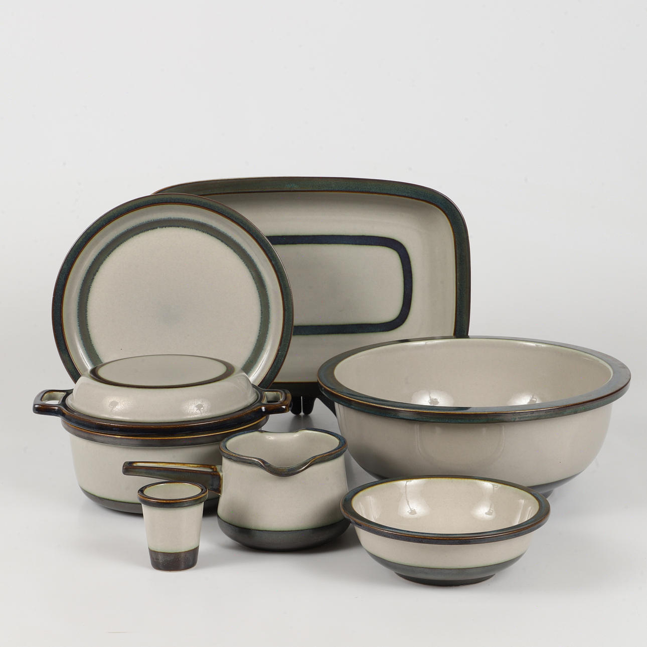 VAJILLA, 60 piezas, "Tema", gres, Bing & Gröndahl, Dinamarca.