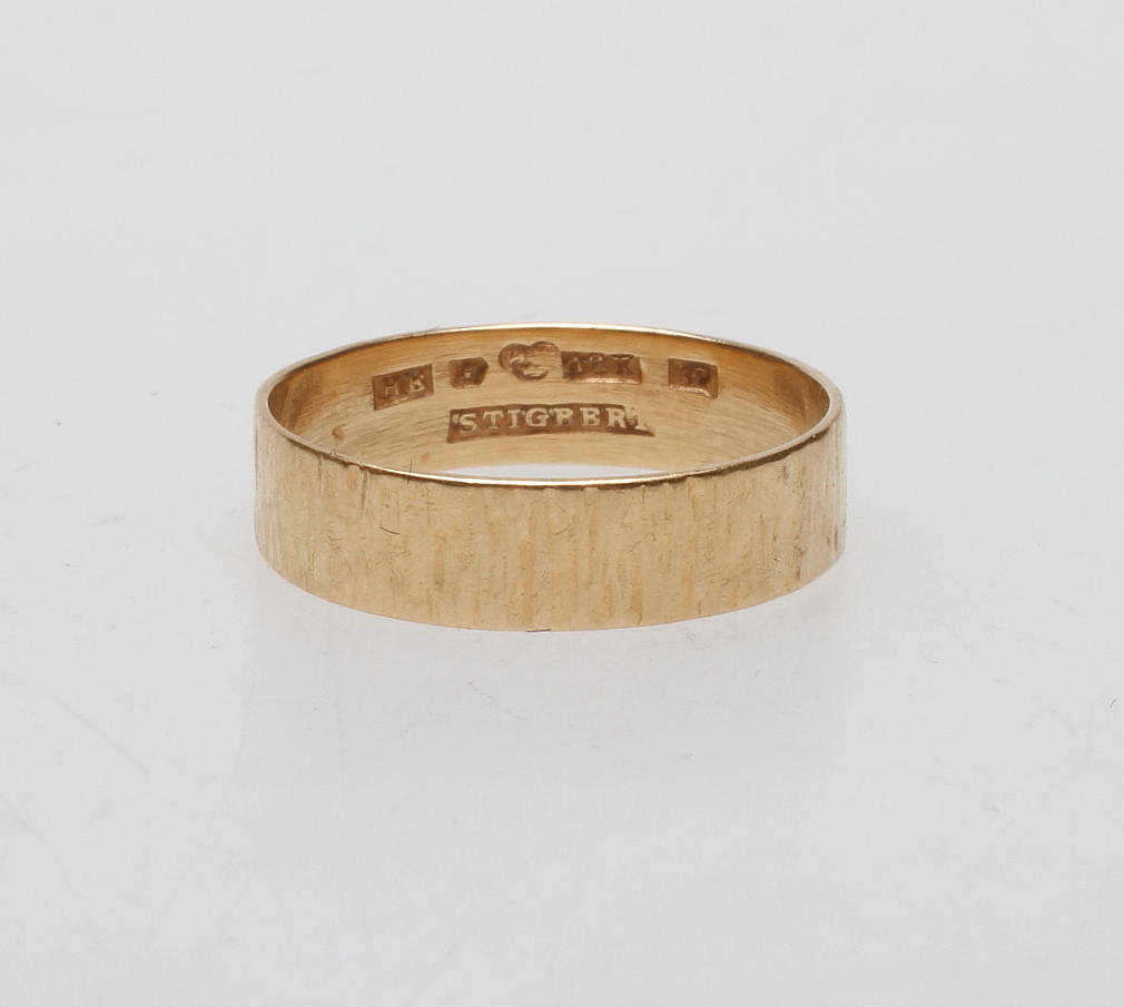 RING, 18k guld, vikt ca 3,2 gram.