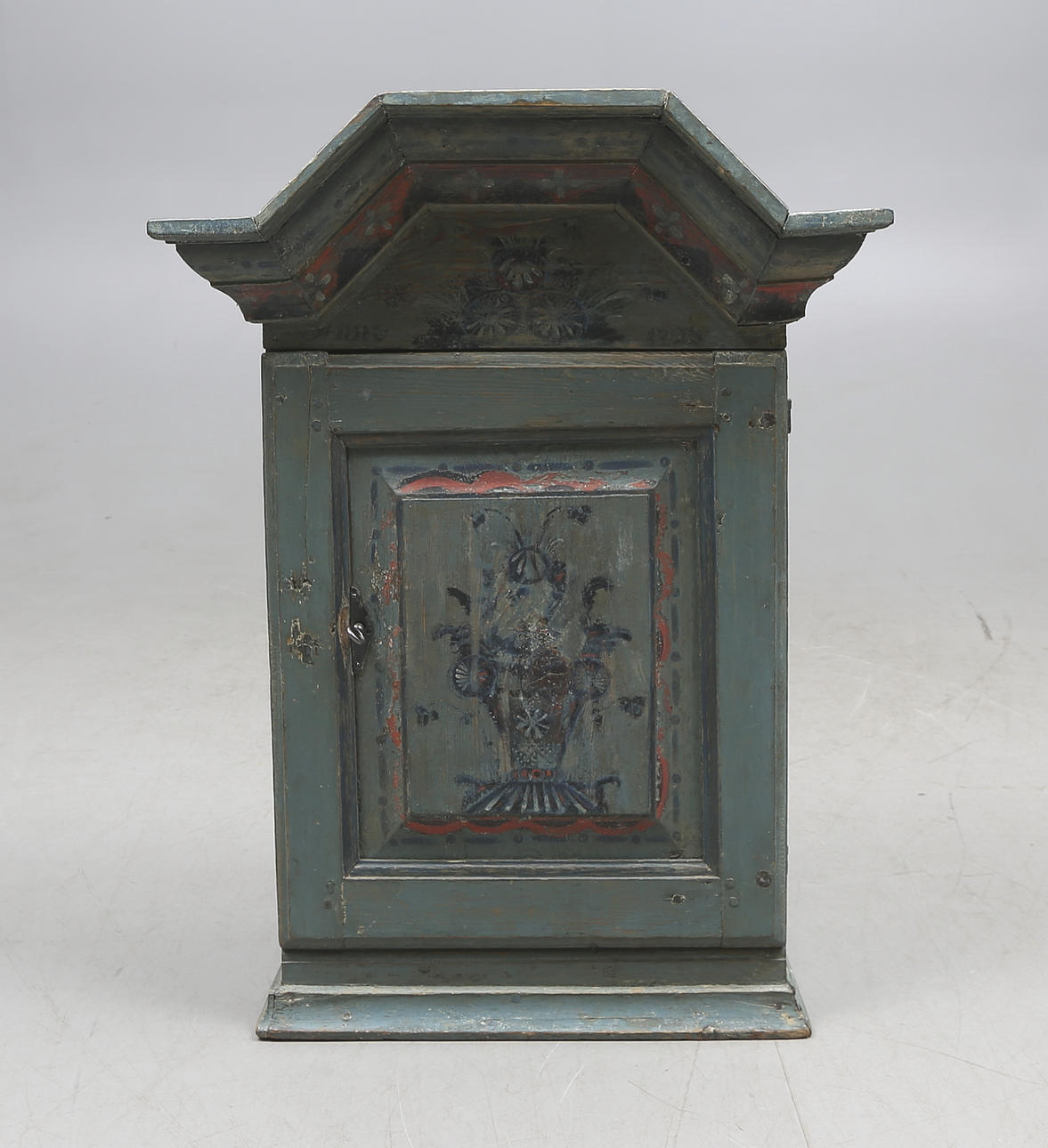 HÄNGSKÅP, allmoge, anno 1723.