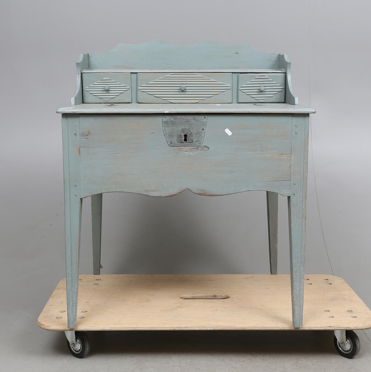 MÖSSBORD, med uppsats, gustavianskt, kring 1800.