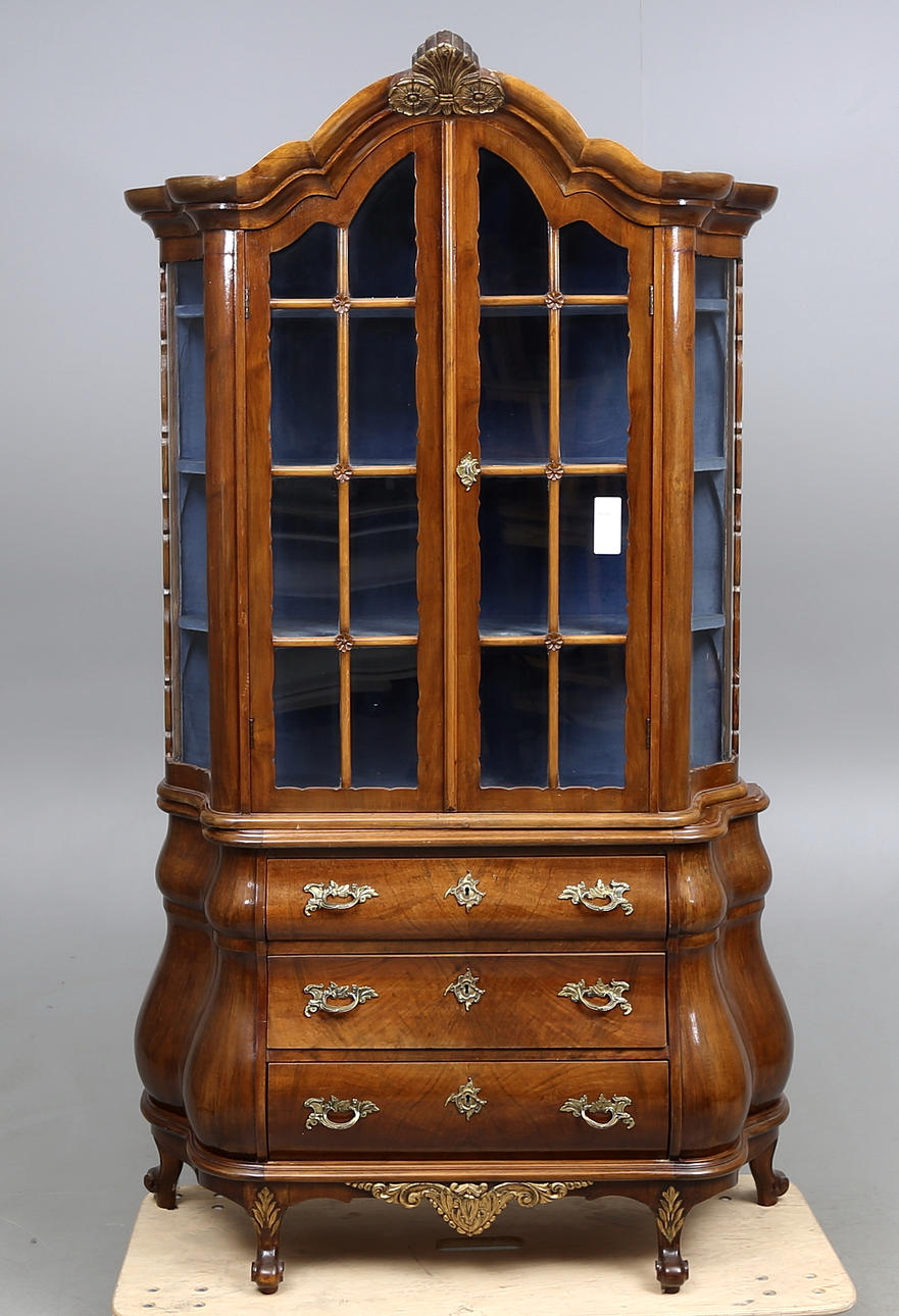 VITRINSKÅP, Holländsk barockstil, 1800/1900-tal.