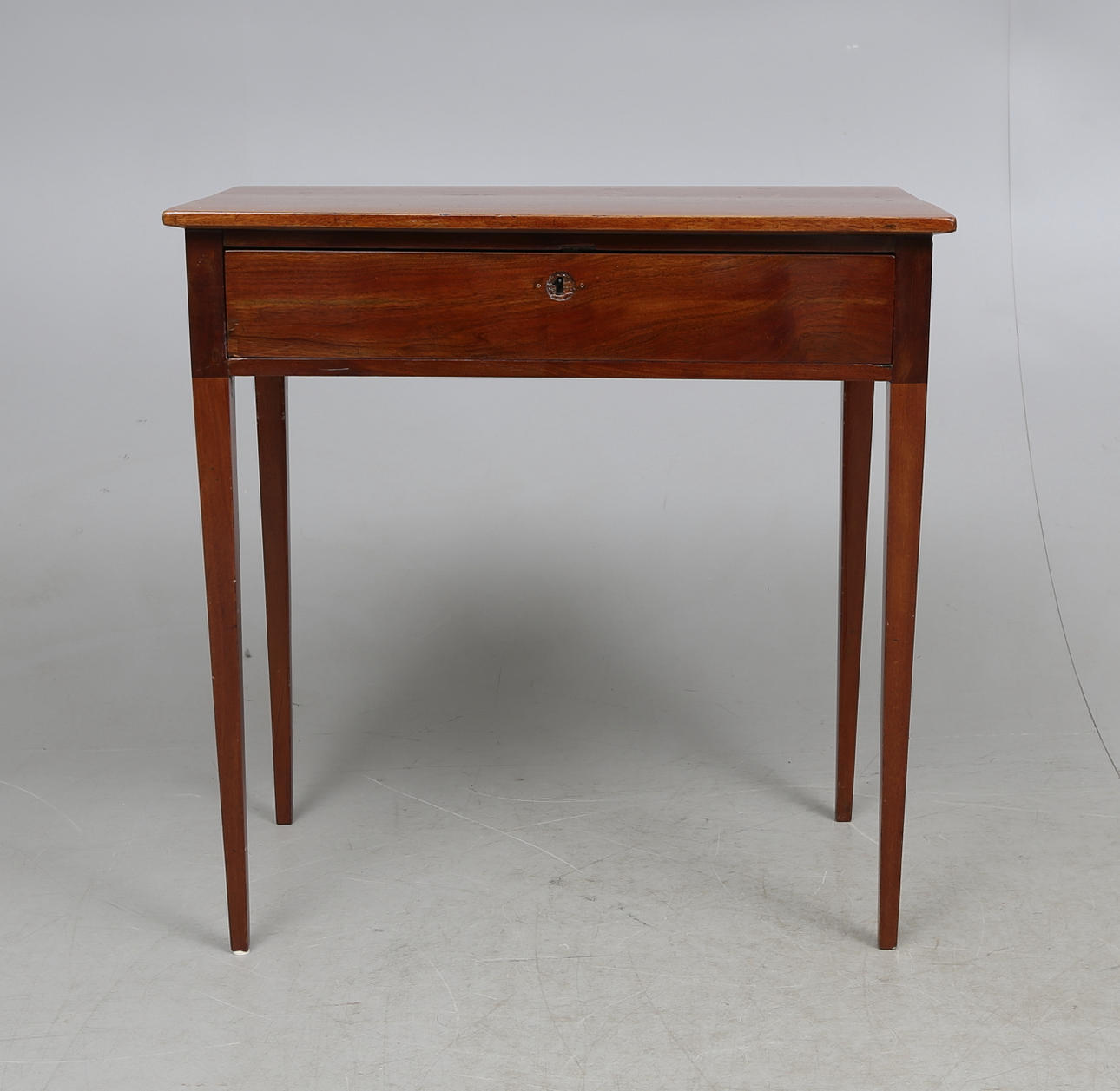 BORD MED LÅDA, 1800-tal.