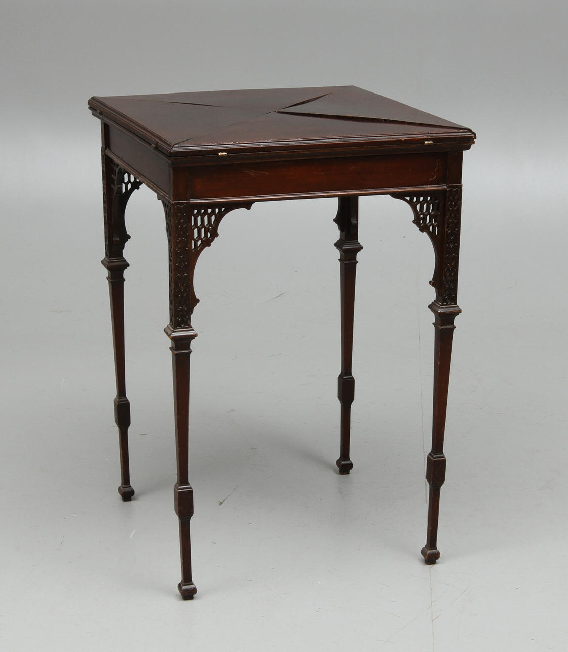 SPELBORD, orientaliskt omkring 1900.