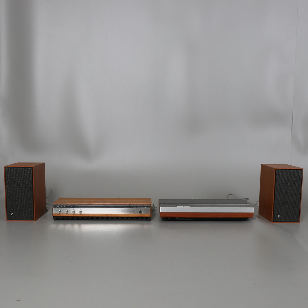 PARTI ELEKTRONIK, 4 delar, radio Beomaster 1000, Type 2316, kassettdäck Beocord 5000, T4715, högtalare Beovox 500, Type 6207, Bang & Olufsen, Danmark.