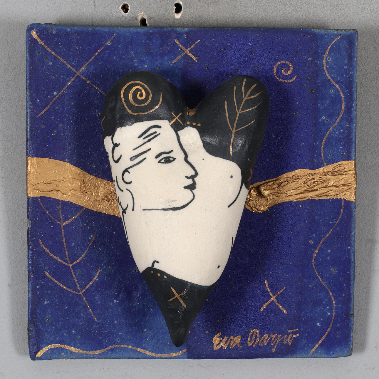 EVA DARPÖ. The heart, ceramics, signed.
