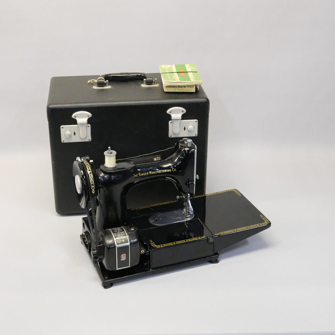 SINGER-NÄHMASCHINE, 1950er Jahre.