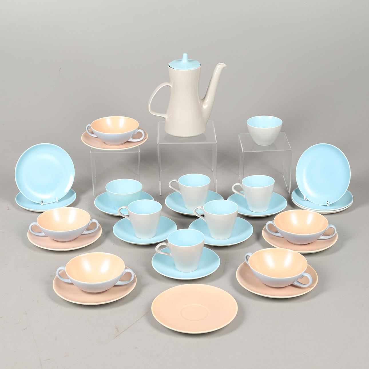 A QUANTITY OF POOLE POTTERY STREAMLINE 'TWINTONE'.