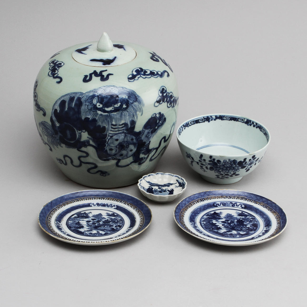 LOCKBOJAN, SKÅL, samt 3 FAT, porslin, Kina, 1700/1800-tal.