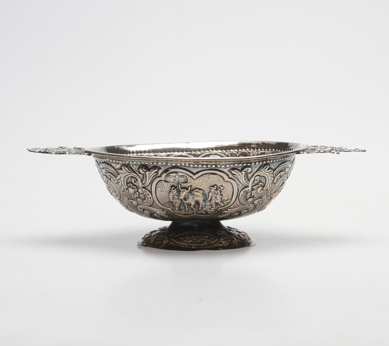 SKÅL på FOT, silver, Barockstil, Holland, tidigt 1900-tal. Vikt ca 219 gram.