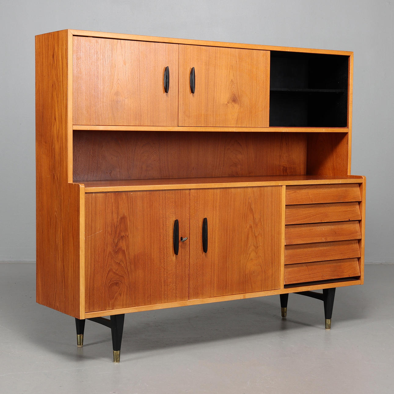 SKÅP, valnöt, 1900-tal.