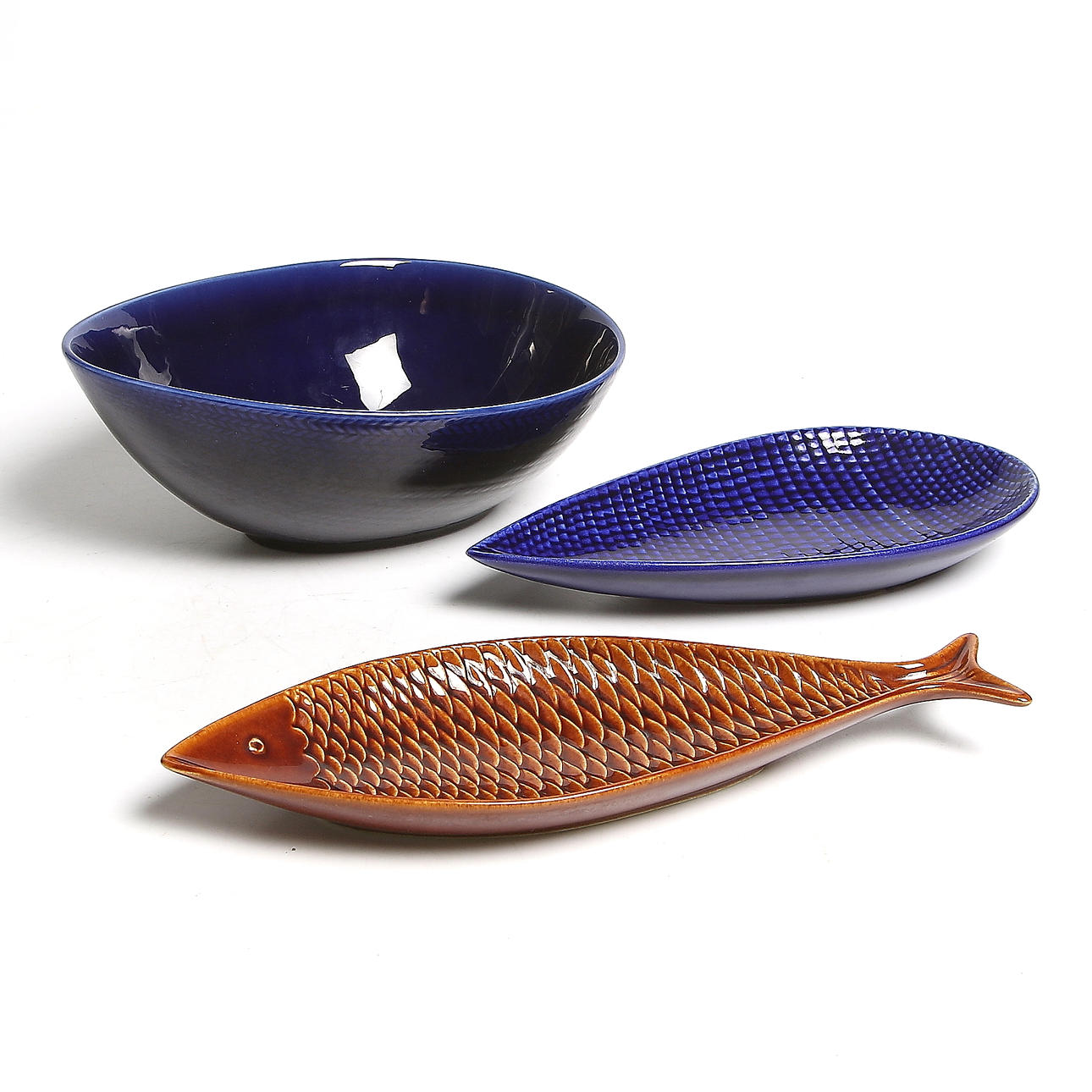 SKÅLAR/FAT, 3 st, bl.a. "Blå Eld", Hertha Bengtson. "Reptil", Stig Lindberg, Gustavsberg.