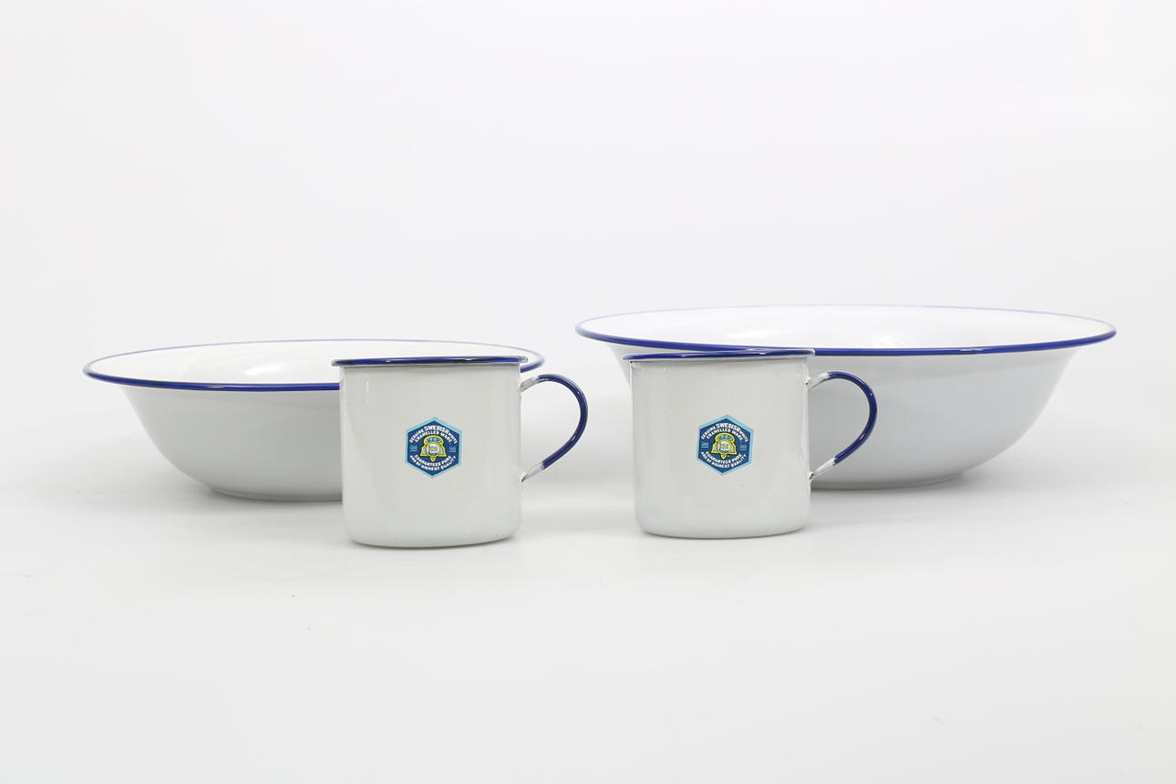 KOCKUMSPORSLIN, emaljerad metall, 4 delar, oanvända.