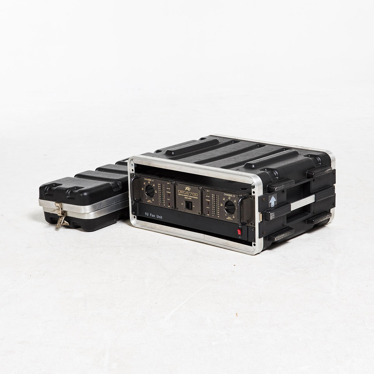 FINAL STEP with CASE, Peavey Deca/700 Digital Energy Conversion Amplifier, Made in USA, SKB Rack case and 1U Fan Unit.