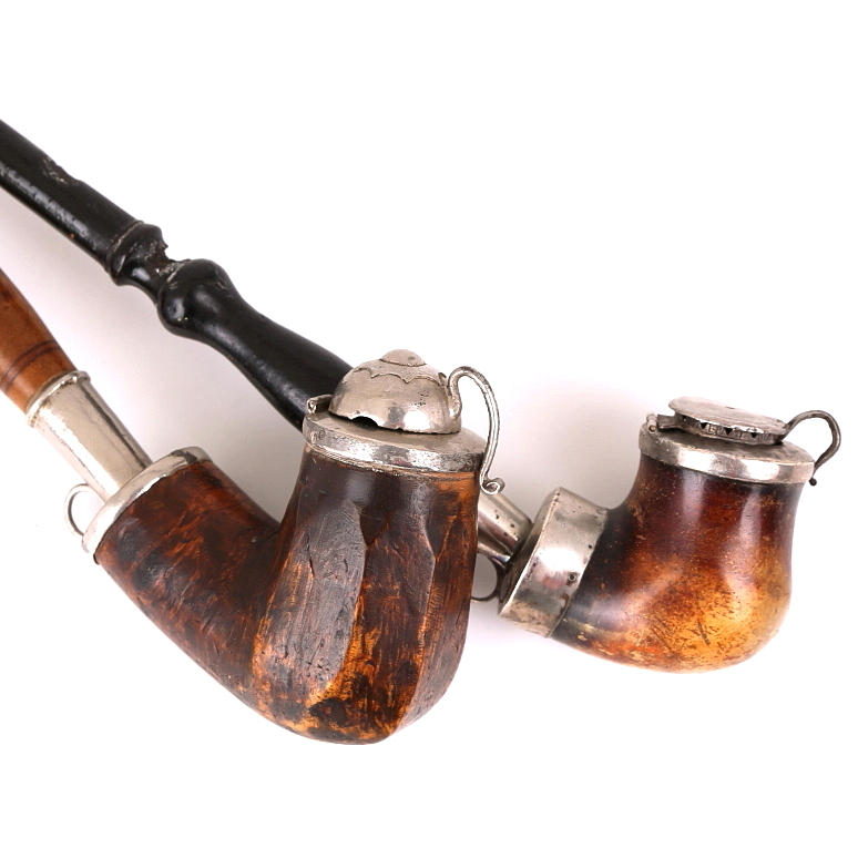 LÅNGPIPOR, 2 st, silverinfattade huvuden, 1800-tal.