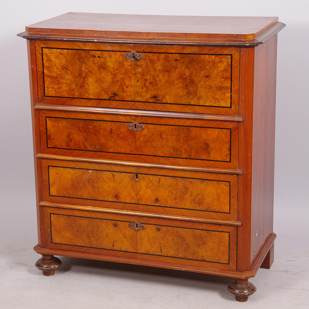 BYRÅ, 4-lådig, topplåda med lådinredning, valnöt, sent 1800-tal.