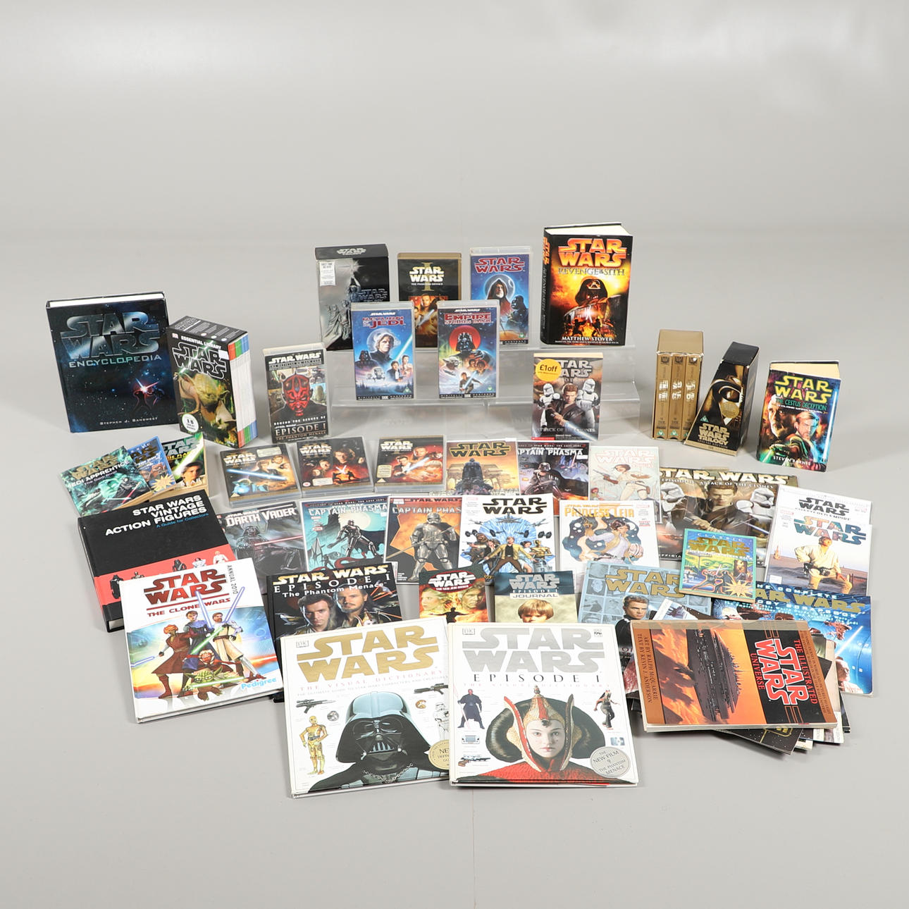 STAR WARS - BÖCKER, SERIER & EFEMERA.