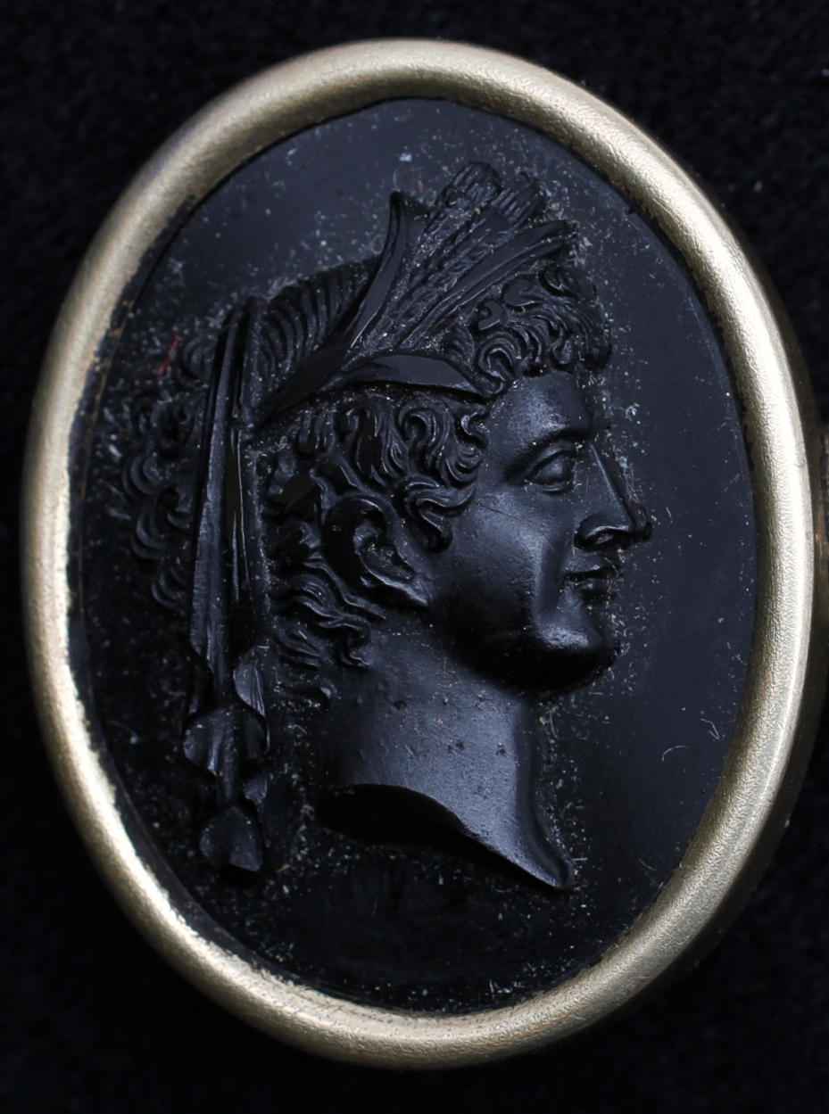 BROSCH, silver och camé, empire stil, Stockholm 1909.