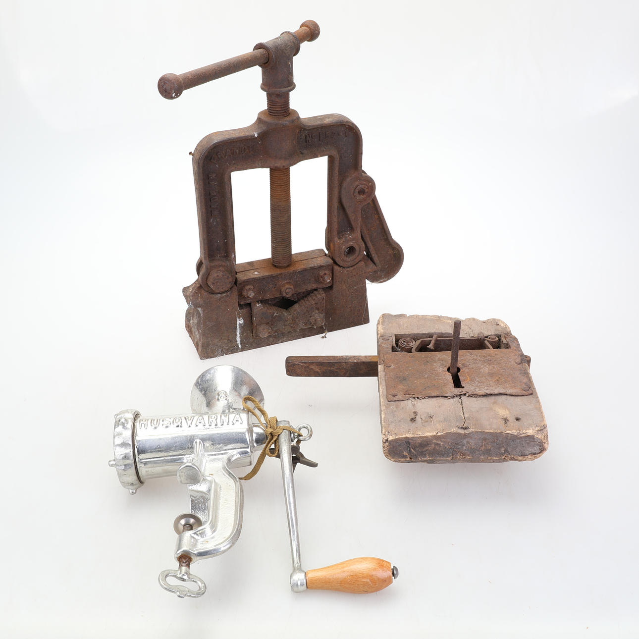 LOCK, GRINDER, PIPE SCREWDRIVER.