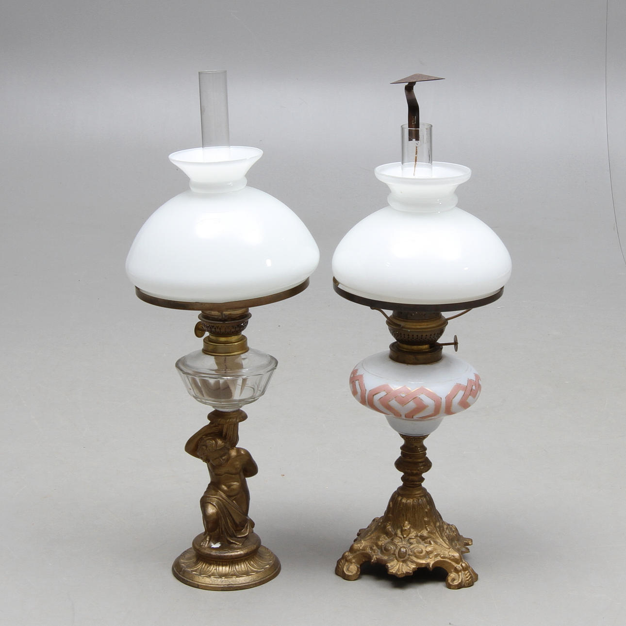 BORDSFOTOGENLAMPOR, 2 st, omkring 1900.