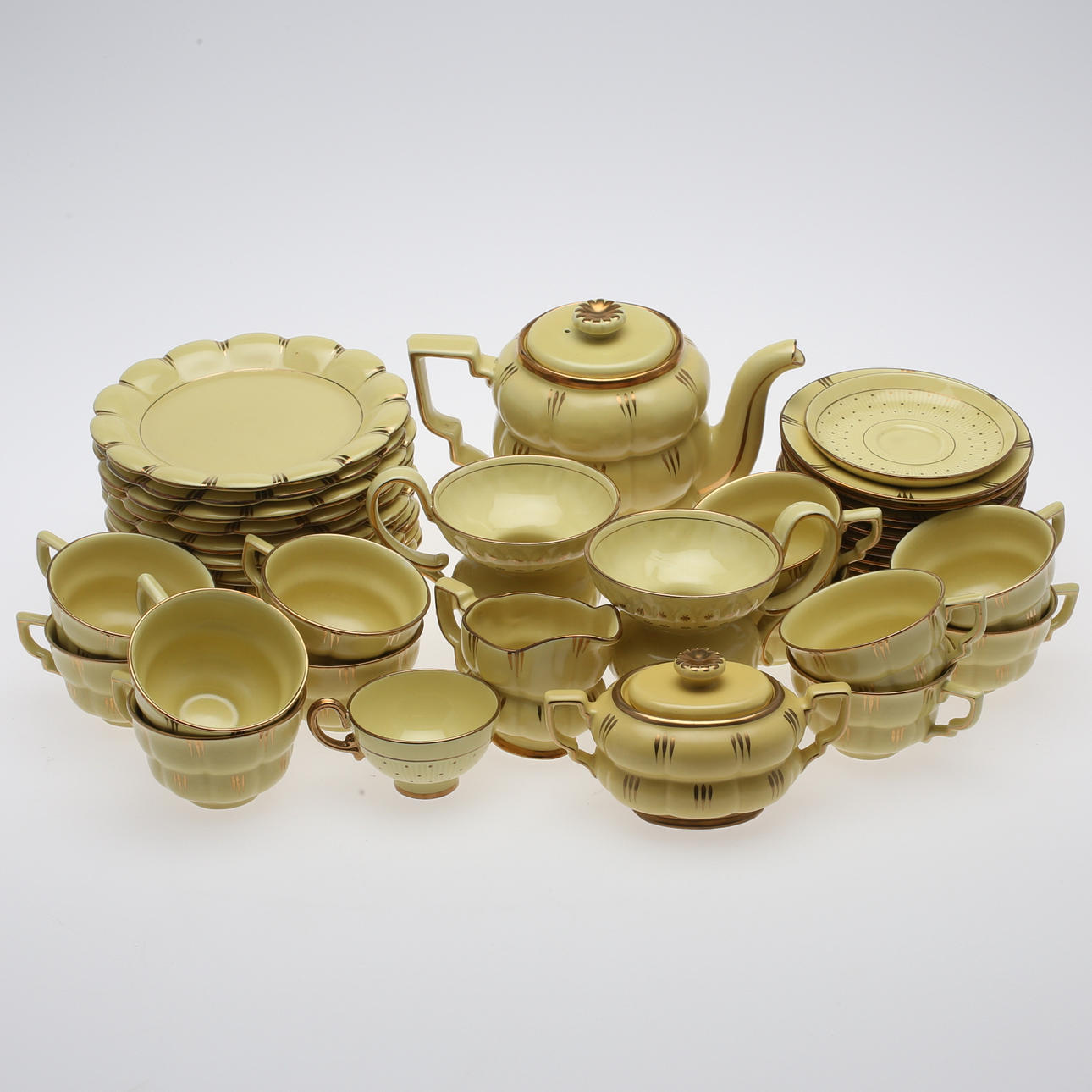 KAFFESERVIS, 39 + 4 delar, "Royal", Arthur Percy, Gefle, 1900-talets första hälft.