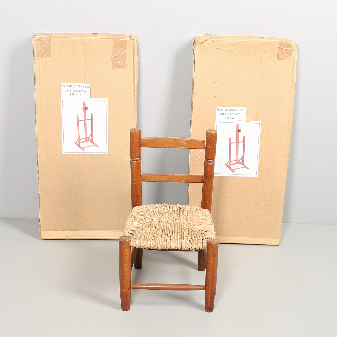 TVÅ BOXED MINI STUDIO STAFFLI.