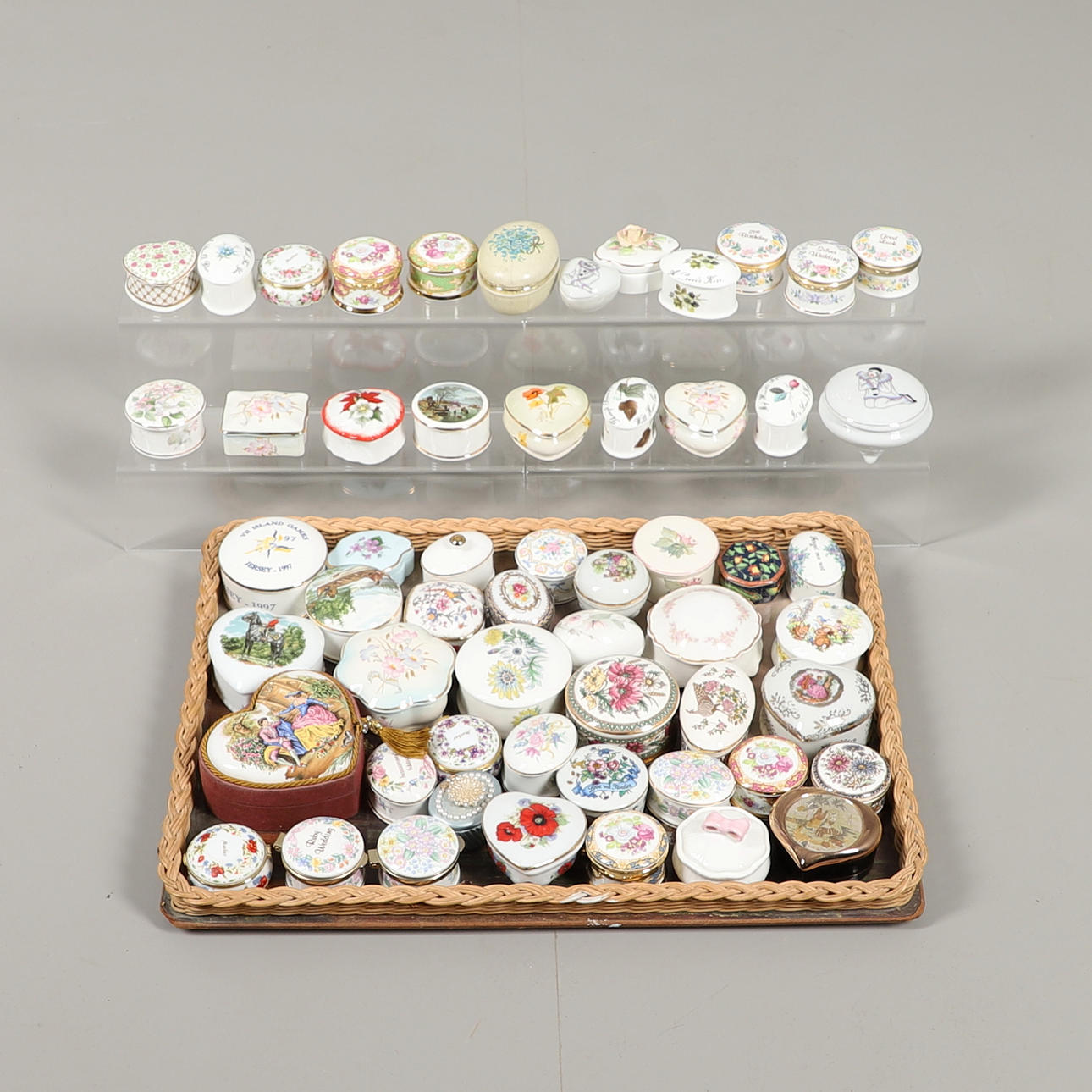 A COLLECTION OF BONE CHINA TRINKET BOXES.