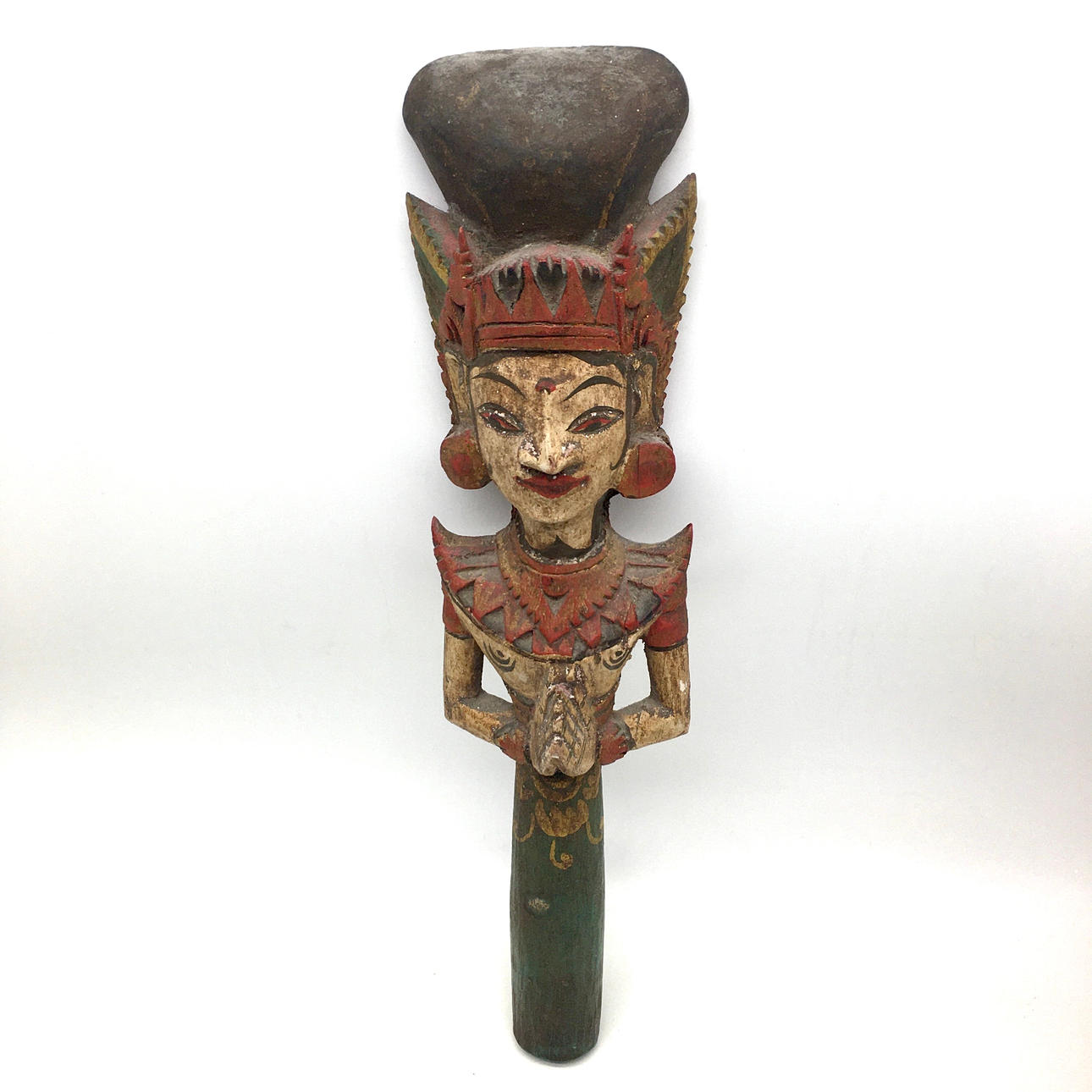 PISTÄS - THAI TANSSIJA - PUU.