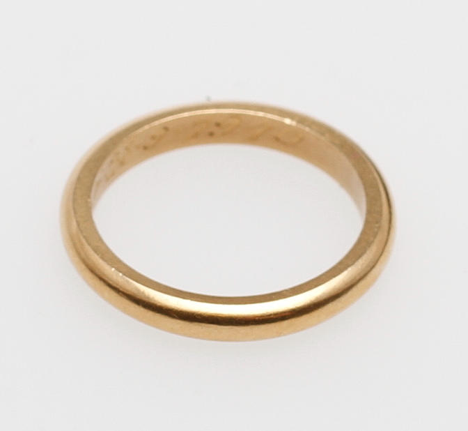 RING, 20k guld, vikt ca 4,8 gram.