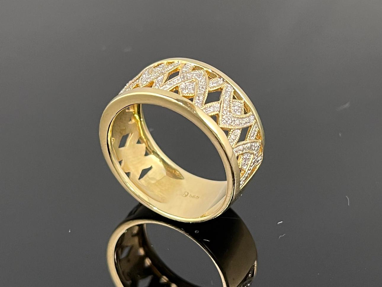 585/000 gult guld diamantring.