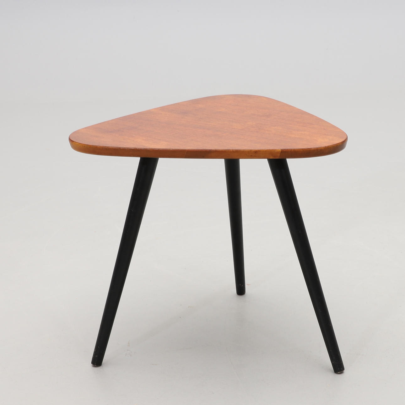 Sivupöytä, 1950/60-luku.