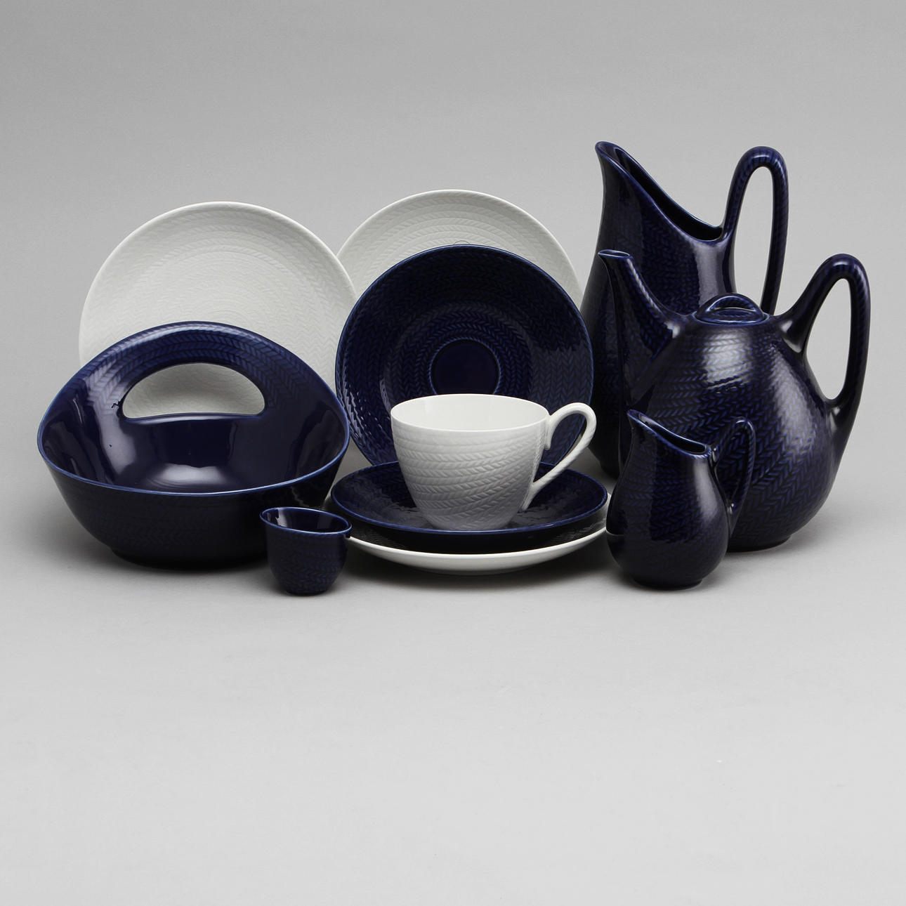 TESERVIS, 39 delar, porslin, "Blå eld", Hertha Bengtsson, Rörstrand.