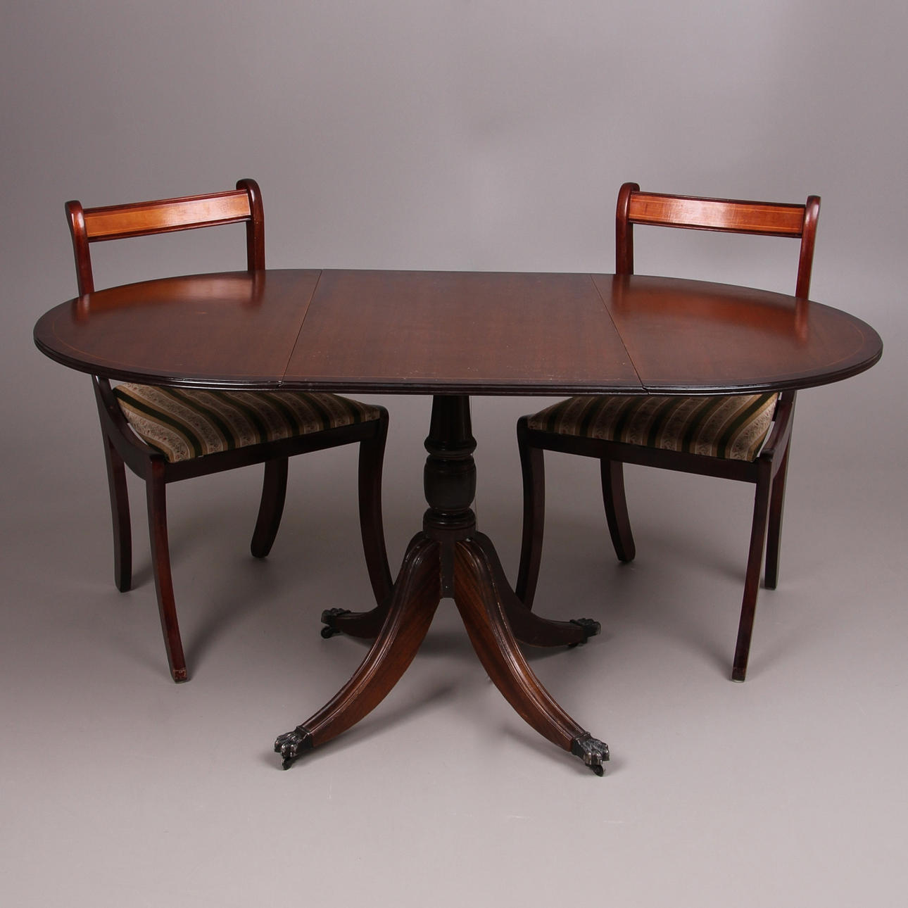 KLAFFBORD, med paret stolar, engelsk stil, 1900-tal.