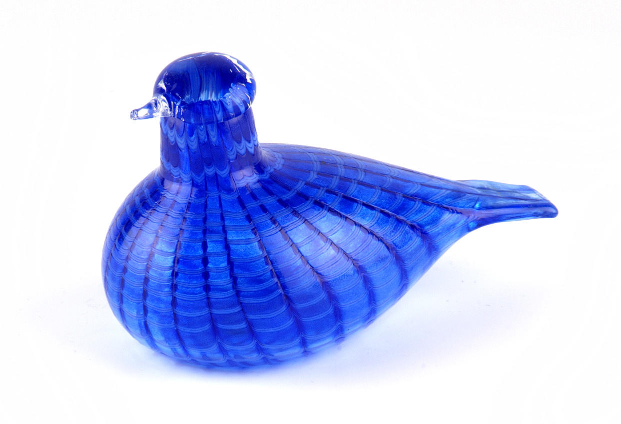 OIVA TOIKKA. BLÅ-TAILED. Iittala-språket. Nuutajärvi, Finland. 13 x 8,5 cm År publicerat 1992. Signerad på marken.