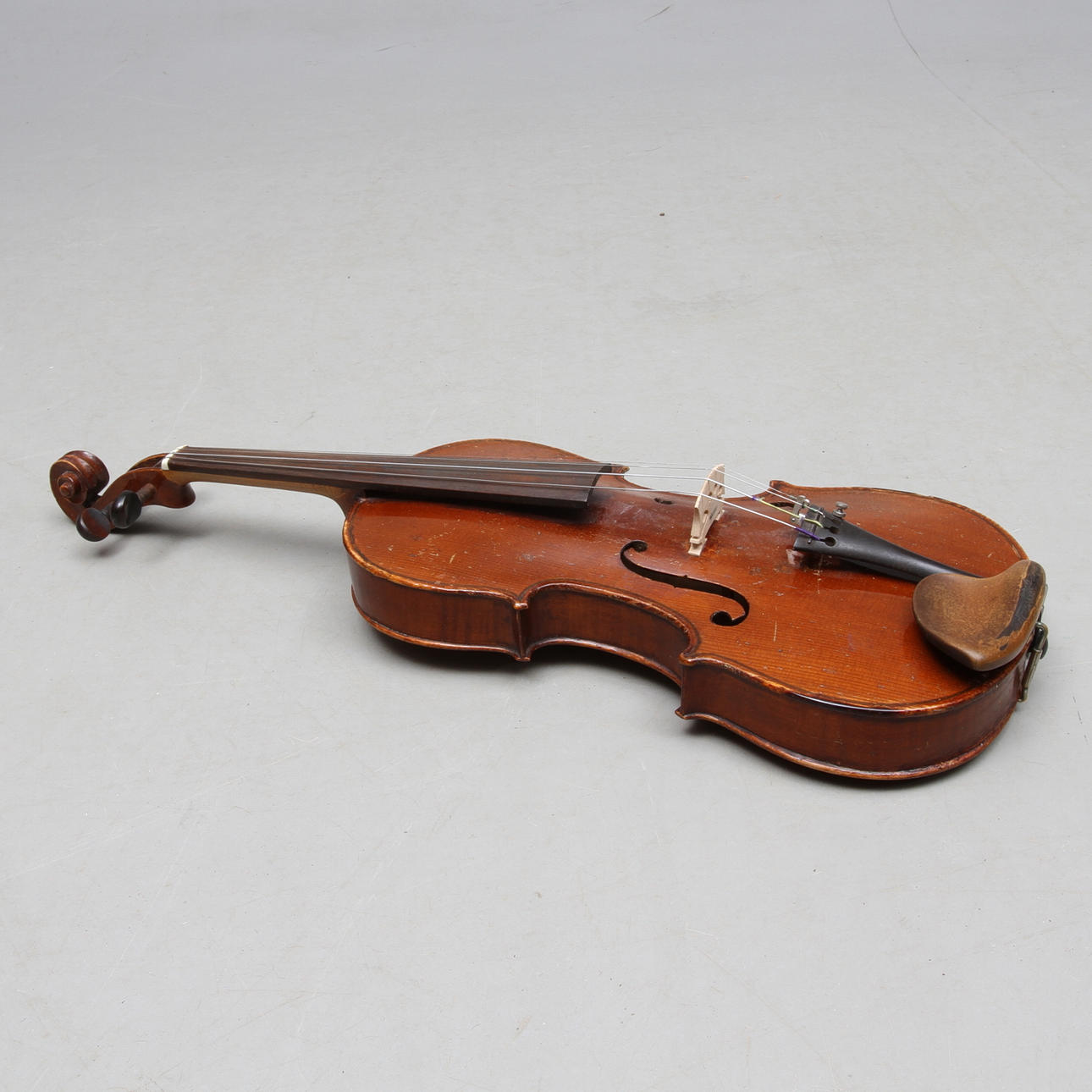 FIOL med STRÅKE, märkt Mirecourt.