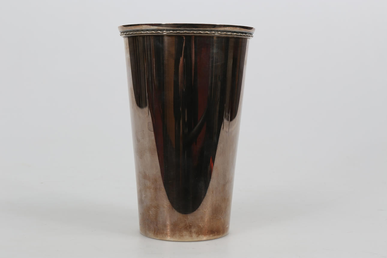 VAS, silver, signerad S A Gillgren, 450,1 gram.