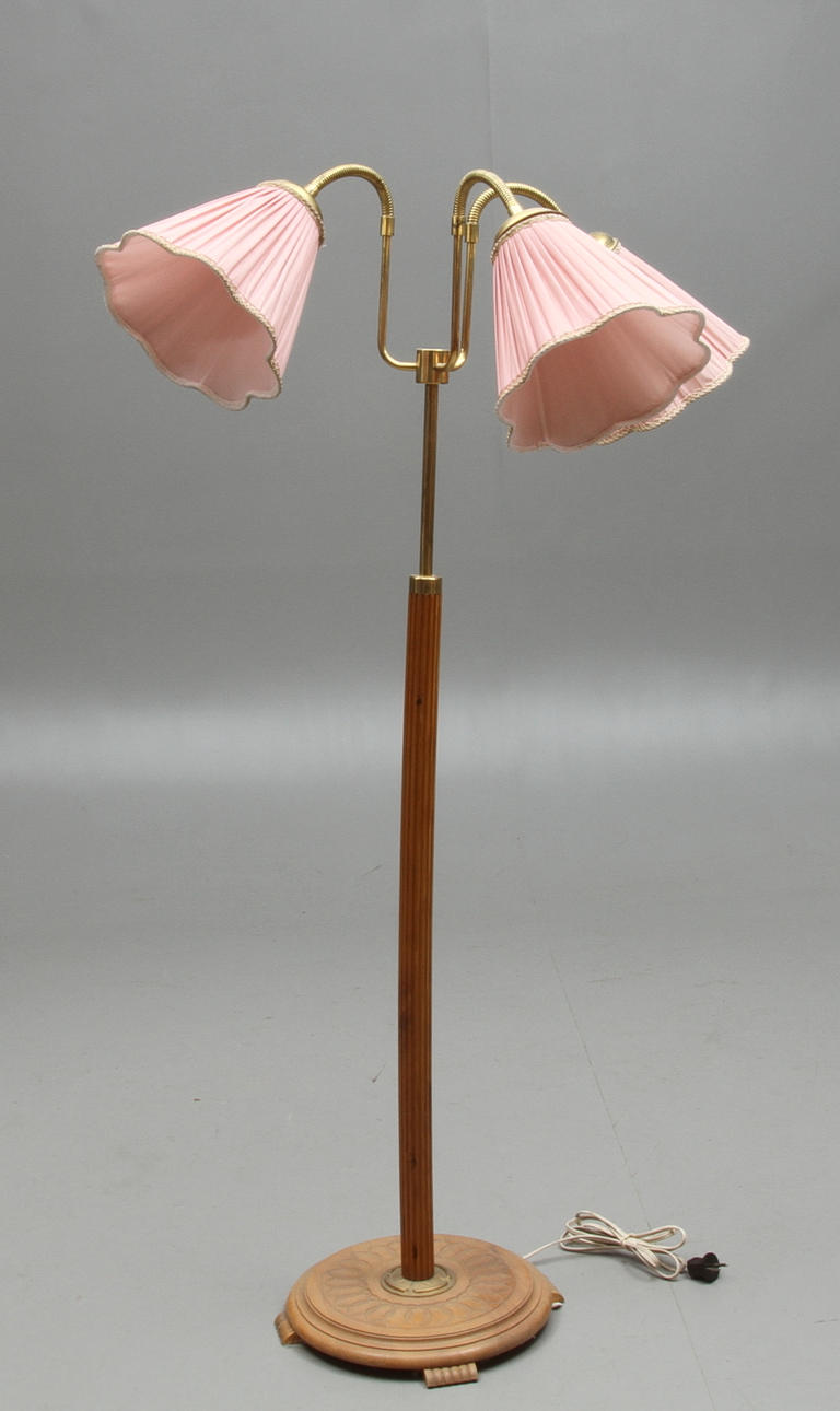 GOLVLAMPA, för tre ljuspunkter, 1900-talets mitt.