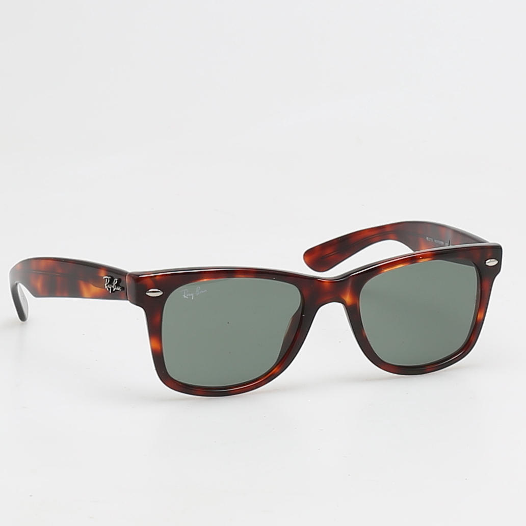 SOLGLASÖGON i plast, "Wayfarer" RayBan, Made in Italy.