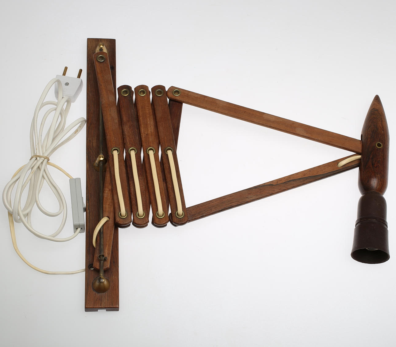 VÄGGLAMPA i bonat trä, utdragbar, troligen Danmark.