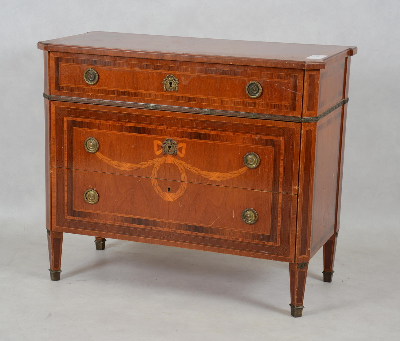 BYRÅ, gustavianskt stil, 1900-talets andra hälft.